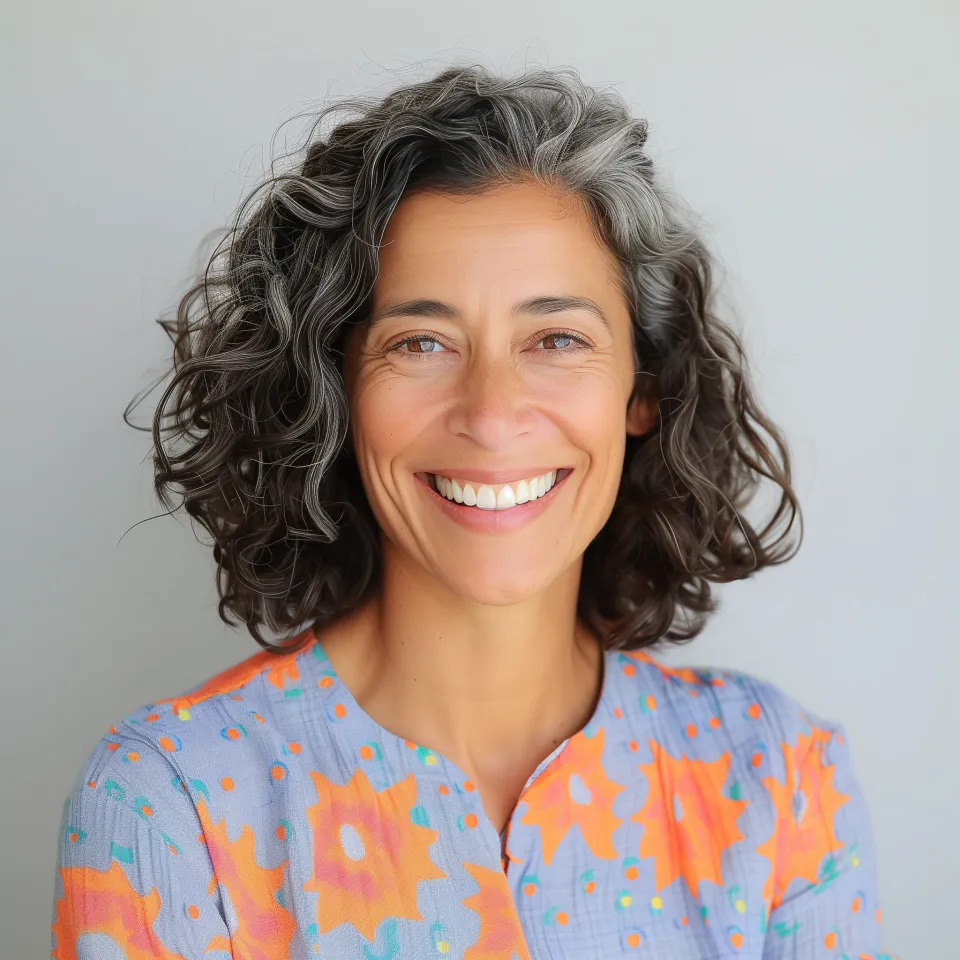 Mujer sonriente sesión motivacional